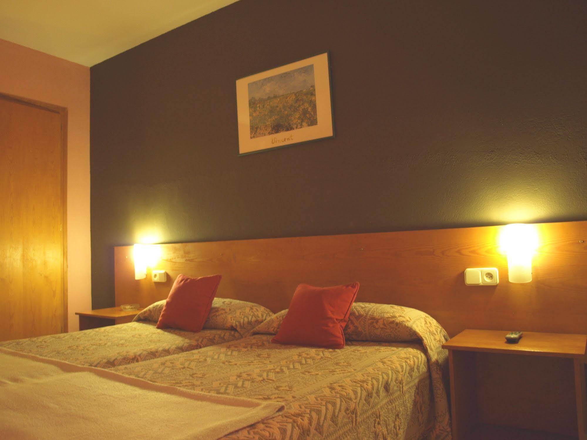 Hotel La Farga Рипол Екстериор снимка