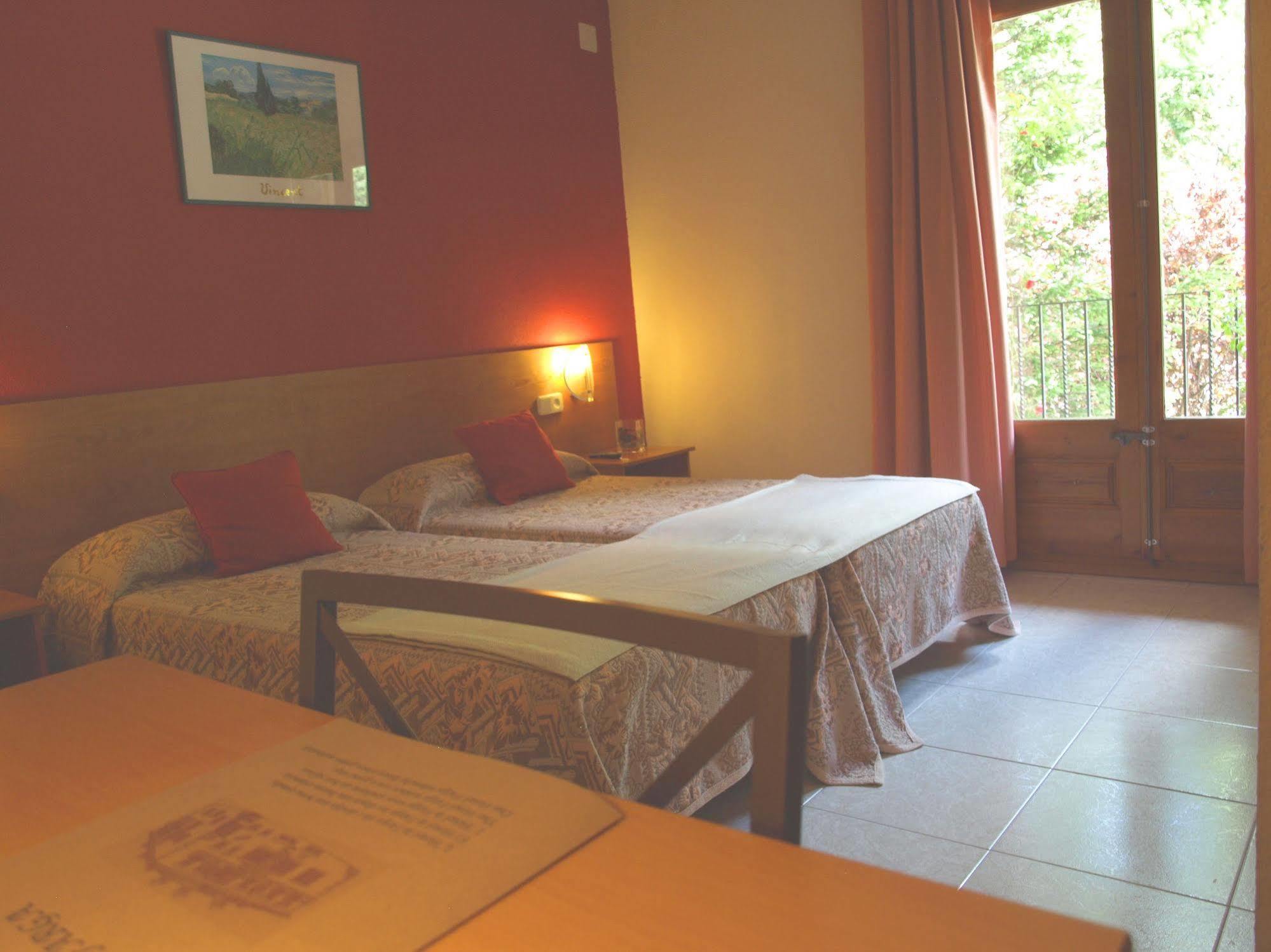 Hotel La Farga Рипол Екстериор снимка