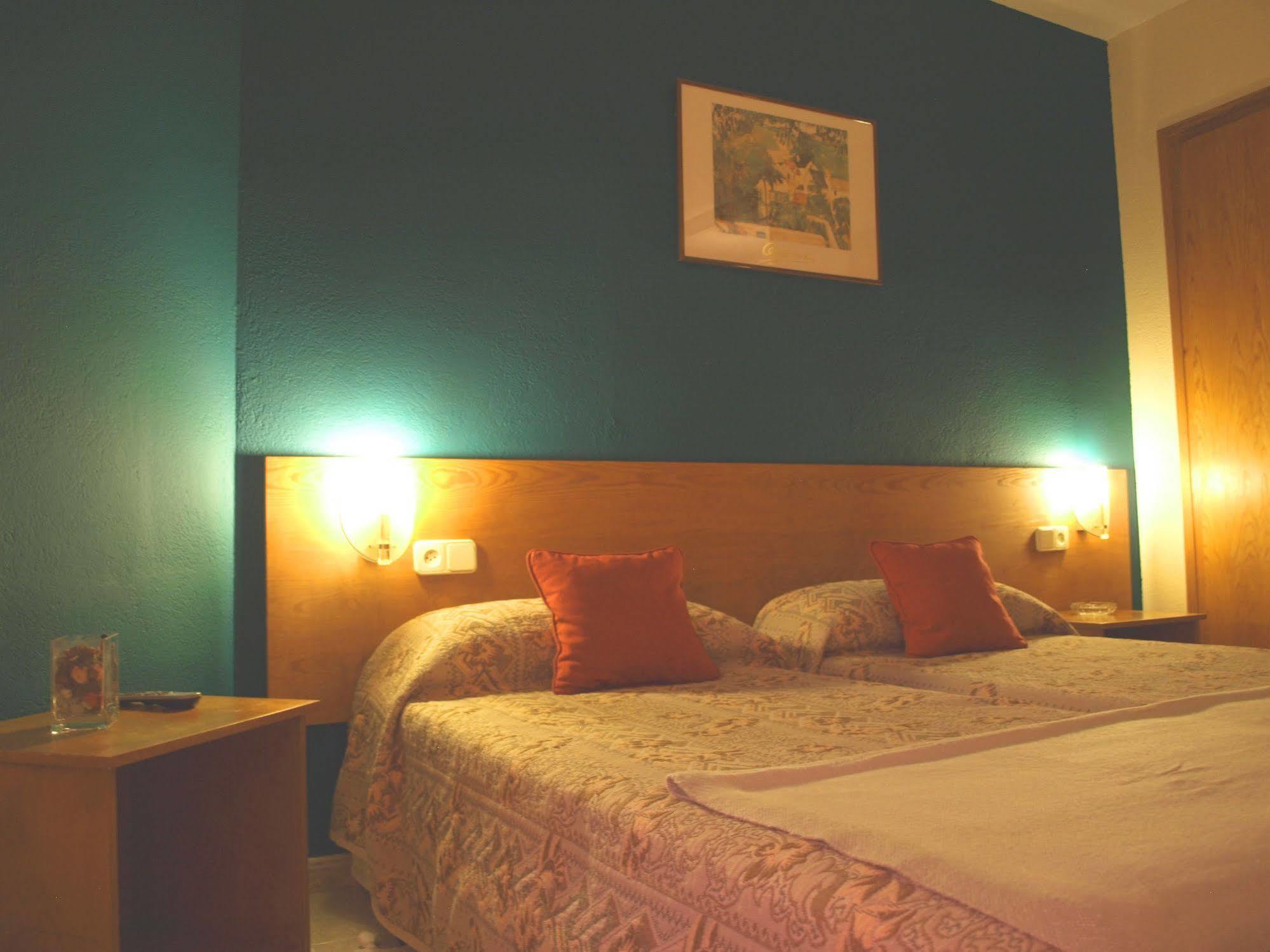Hotel La Farga Рипол Екстериор снимка