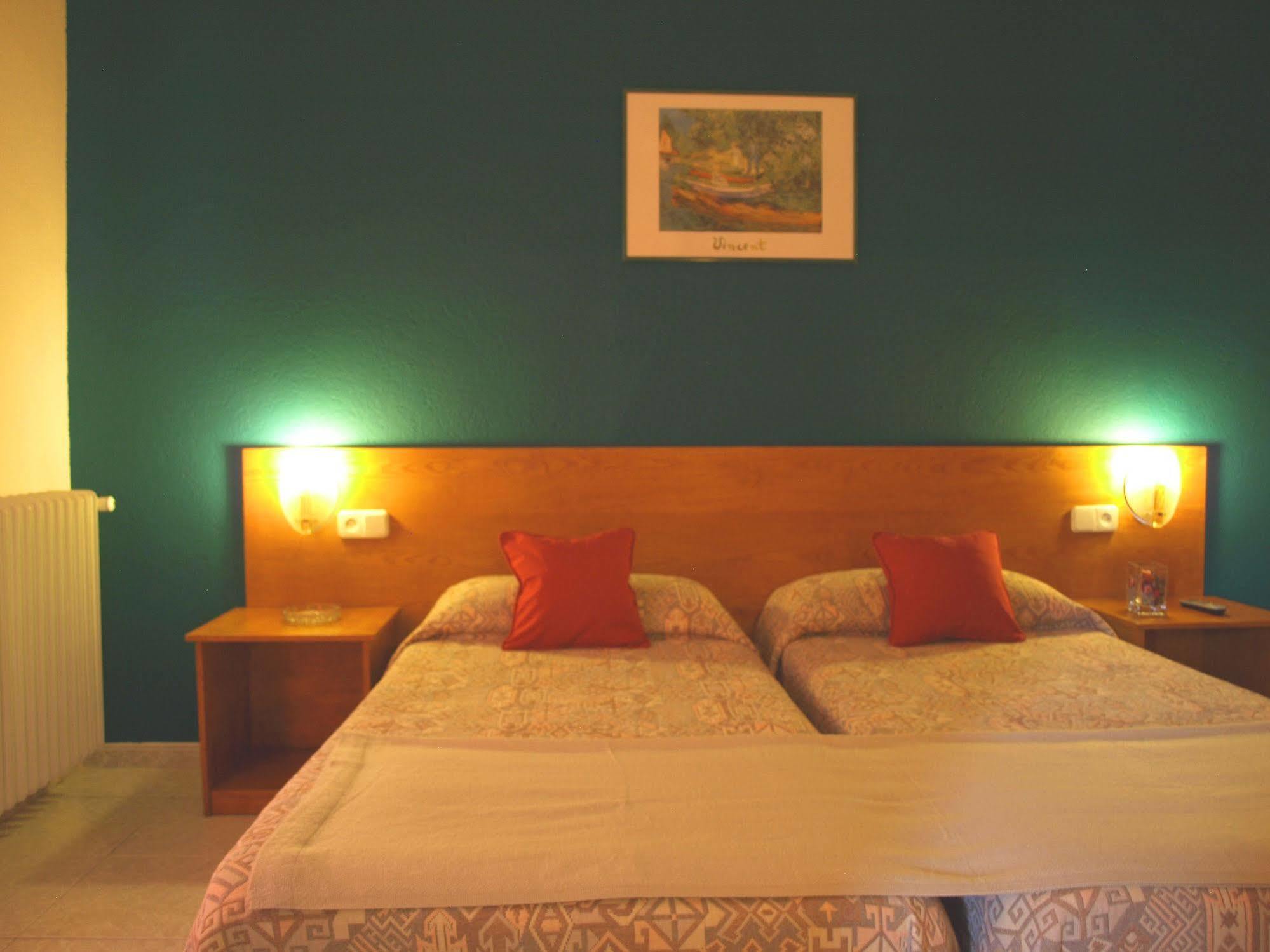 Hotel La Farga Рипол Екстериор снимка