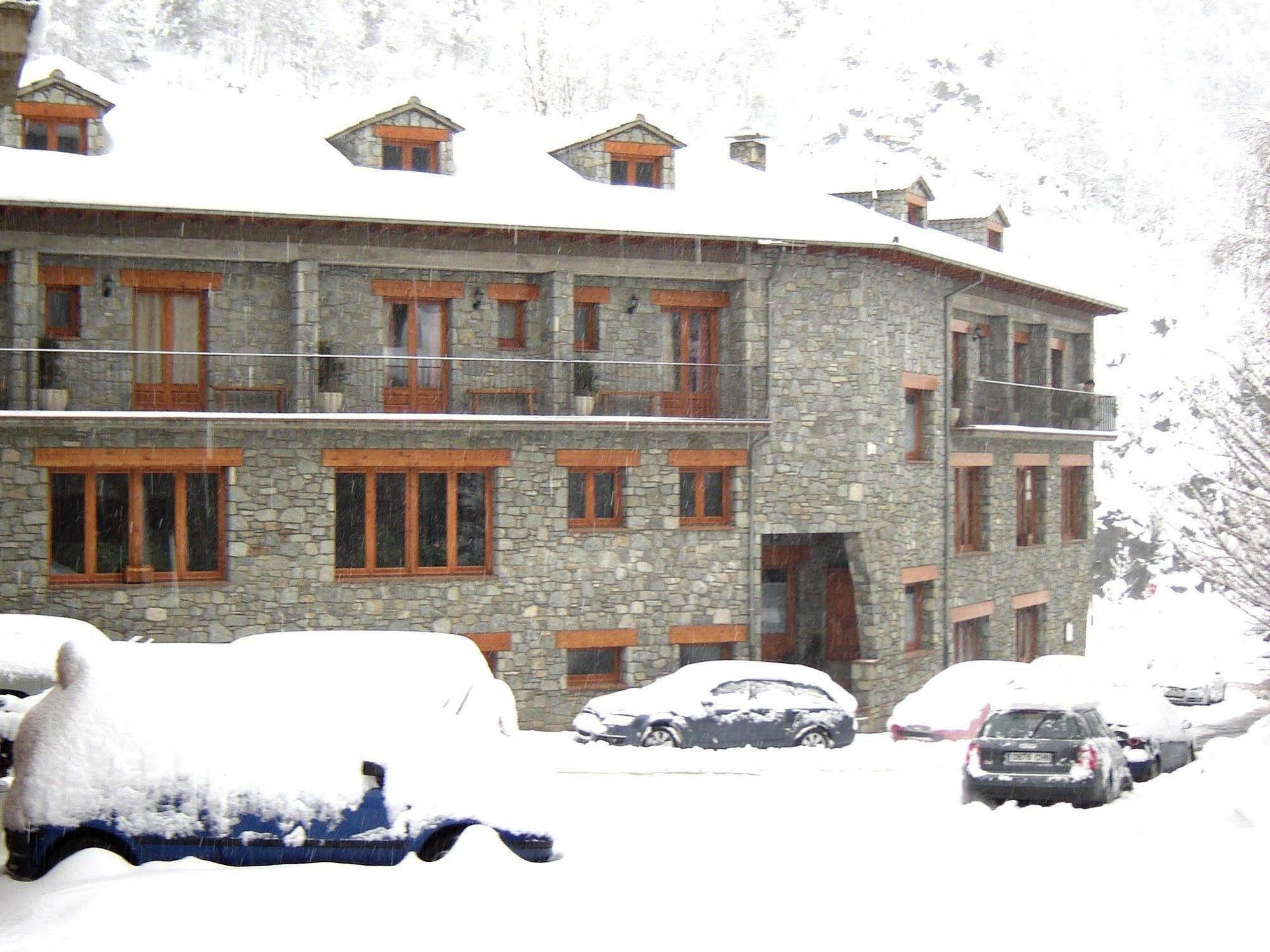 Hotel La Farga Рипол Екстериор снимка