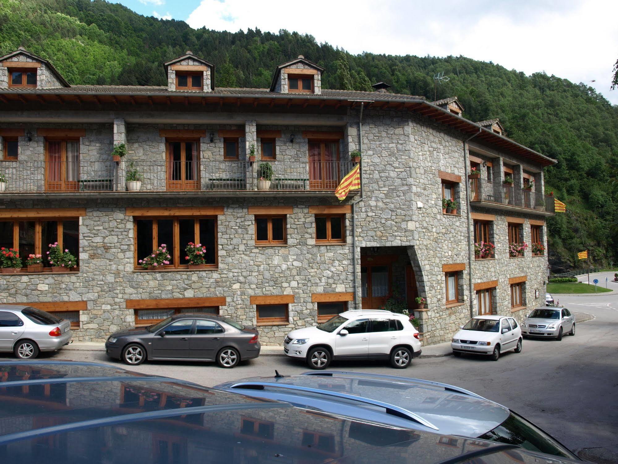 Hotel La Farga Рипол Екстериор снимка